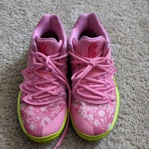 Nike Kyrie Patrick Star shoes